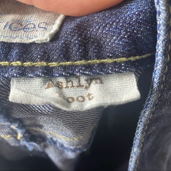 Maurice’s | Factory Distressed Denim Ashlyn Boot Capri’s - Picture 4 of 7